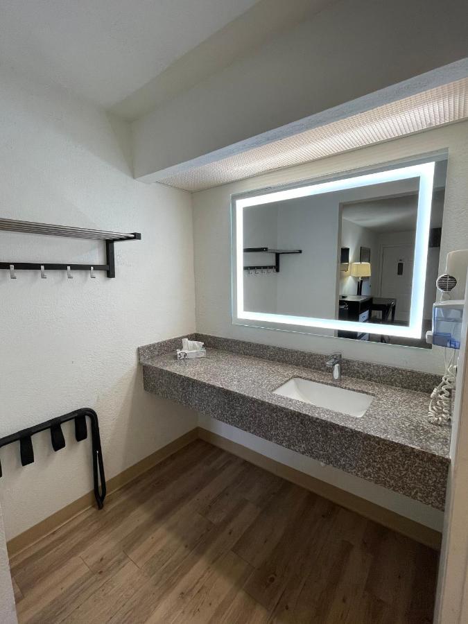Tricove Inn & Suites Jacksonville Buitenkant foto
